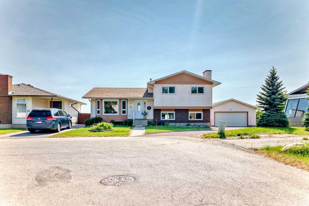 32 Radcliffe Bay, Calgary, MLS® # A2242030