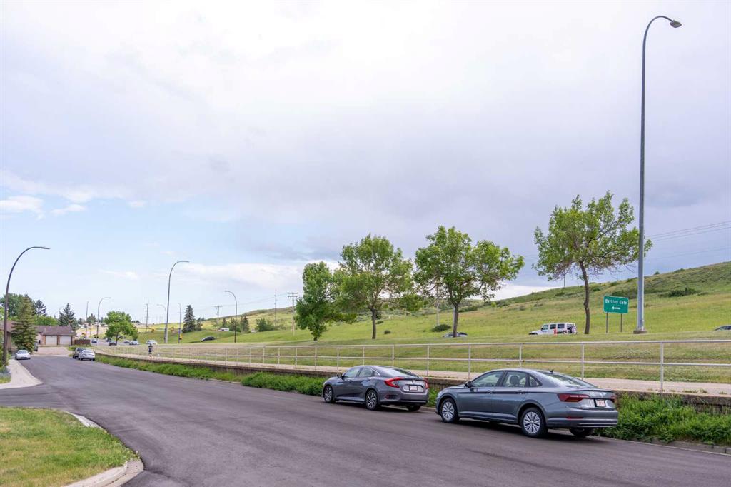 53 Beaconsfield Crescent, Calgary, MLS® # A2244939