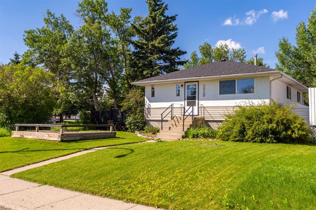 228 Lynnwood Drive, Calgary, MLS® # A2246331
