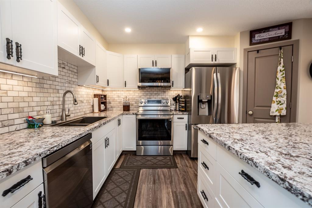 911 12 Street, High River, MLS® # A2247945