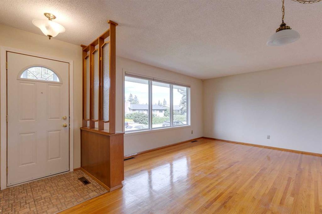 27 Pensacola Close, Calgary, MLS® # A2248941