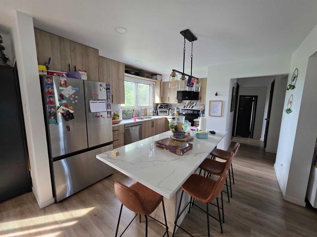 Real Estate Listing MLS A2251444