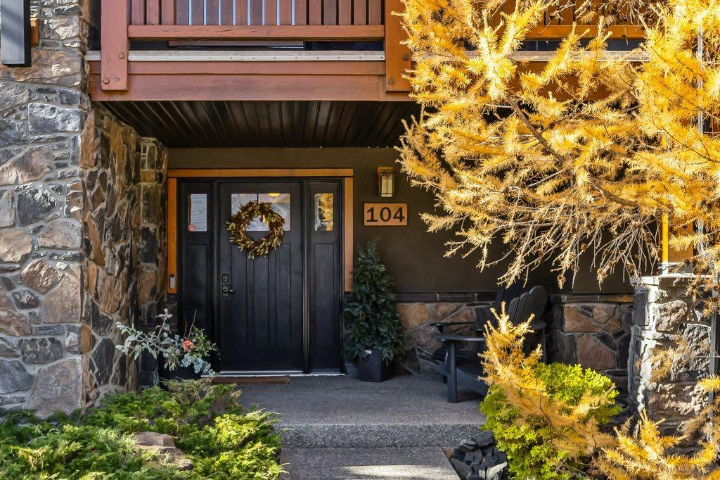 702 4 Street, Canmore, MLS® # A2263275
