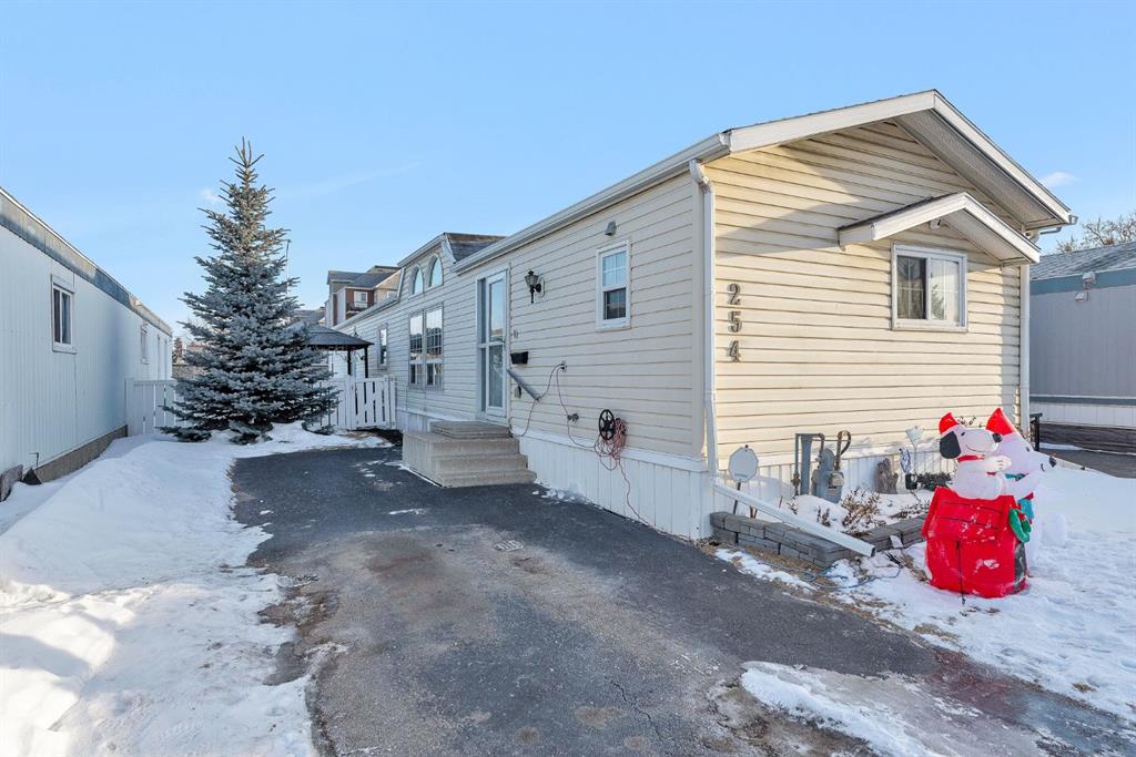 254 Erin Woods Circle, Calgary, MLS® # A2278048