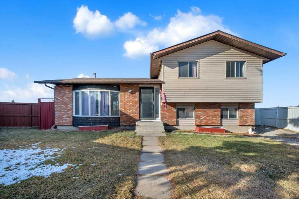 64 Castledale Crescent, Calgary, MLS® # A2278139