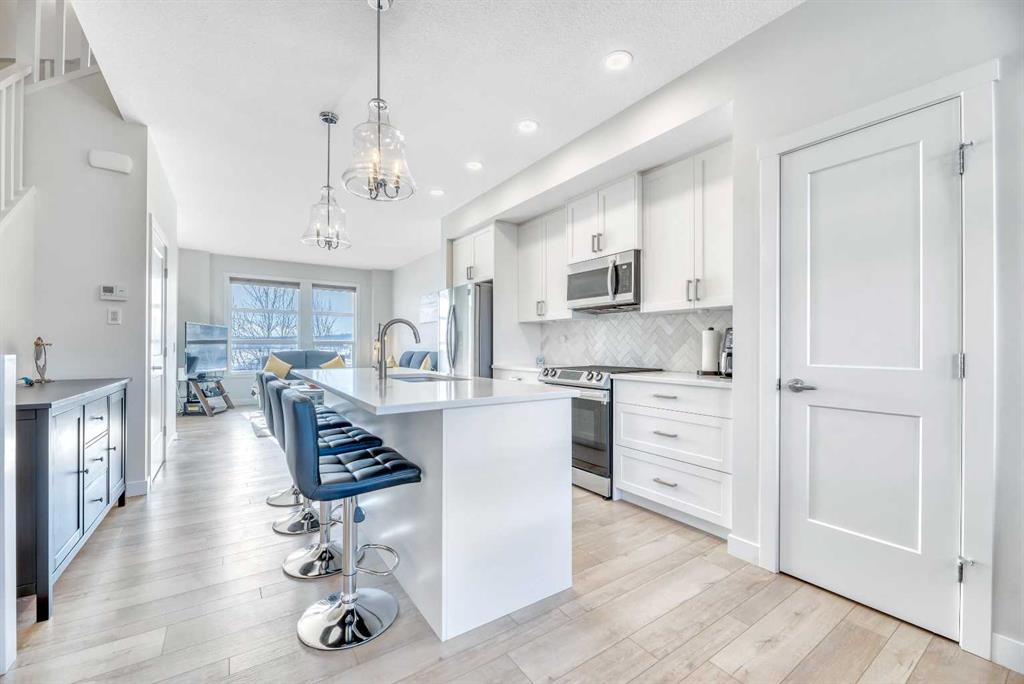 196 Wolf Hollow Park, Calgary, MLS® # A2281983