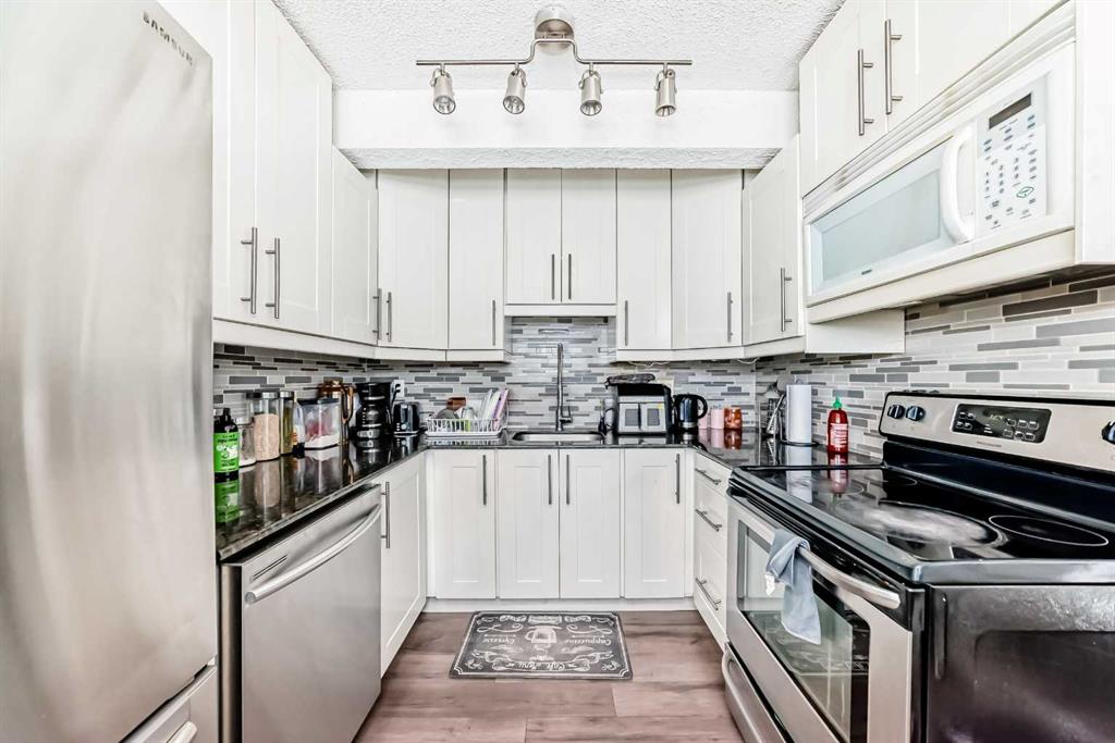 Real Estate Listing MLS A2283228