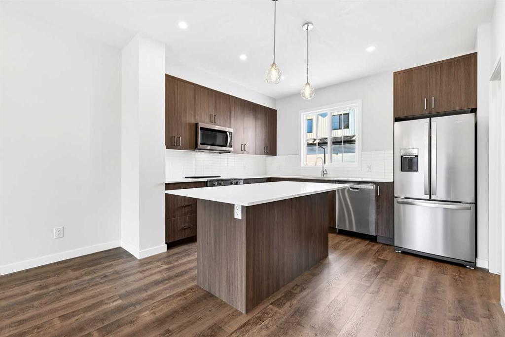 Real Estate Listing MLS A2289274