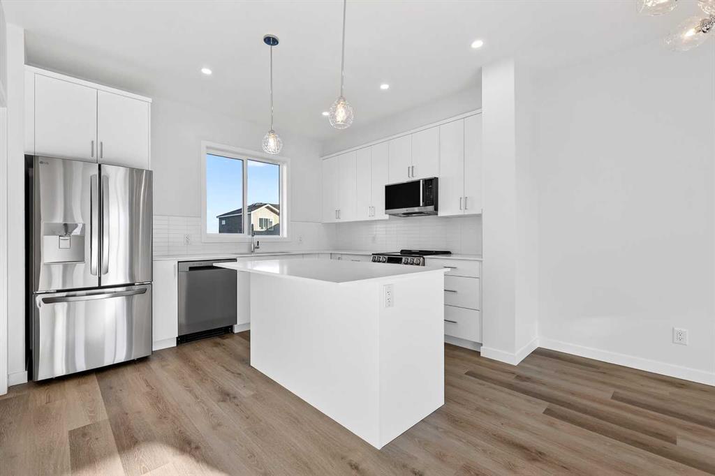 Real Estate Listing MLS A2294014