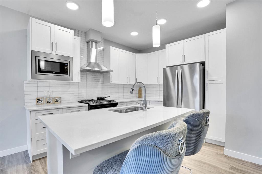 Real Estate Listing MLS A2295013