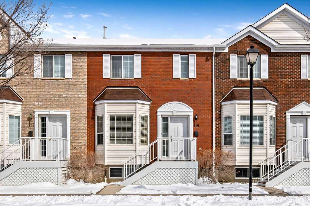 Real Estate Listing MLS A2299775