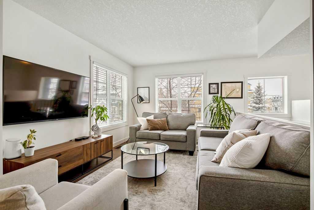 Real Estate Listing MLS A2302780