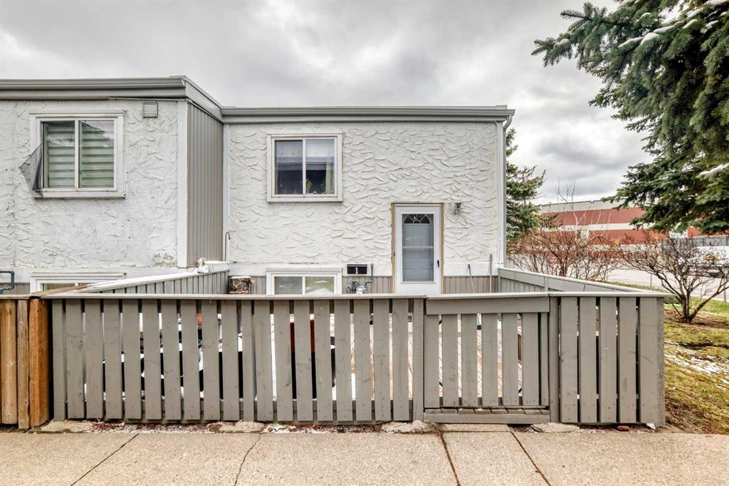 455 Huntsville Crescent, Calgary, MLS® # A2305762