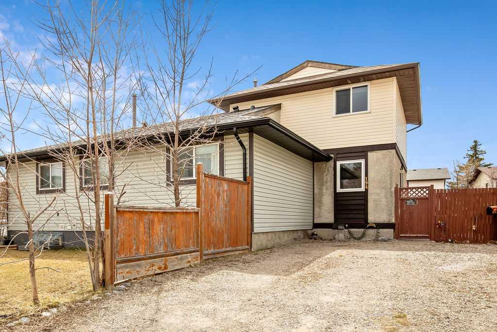 Real Estate Listing MLS A2306624