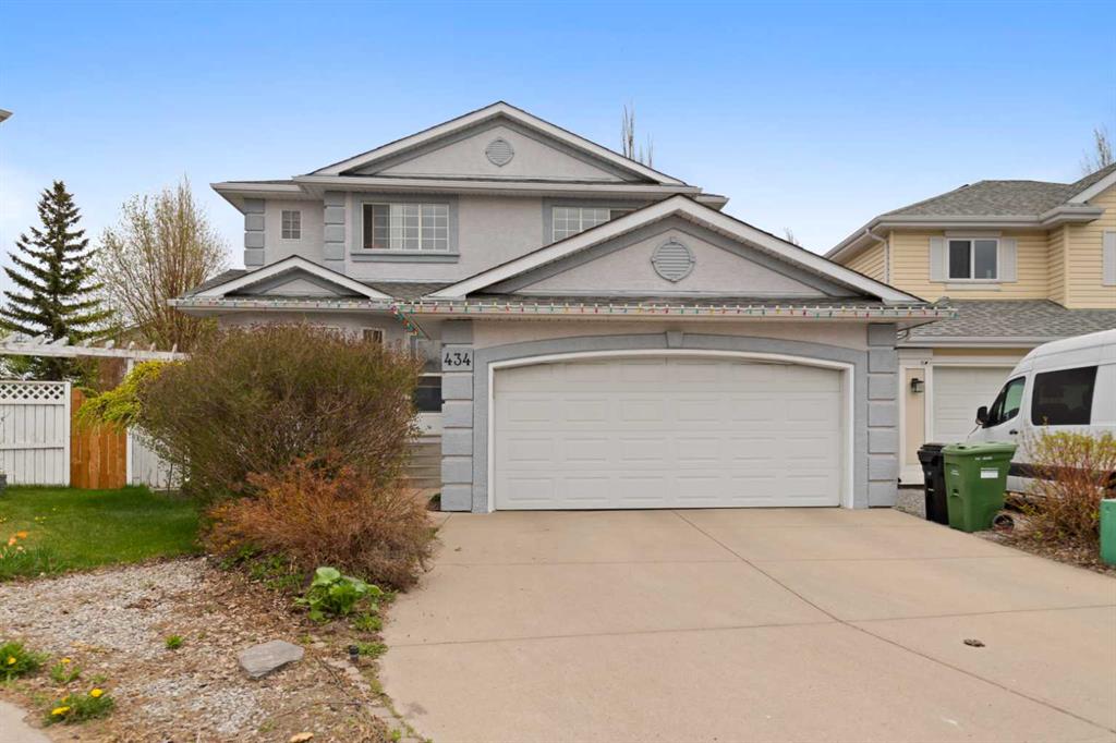 Real Estate Listing MLS A2311475