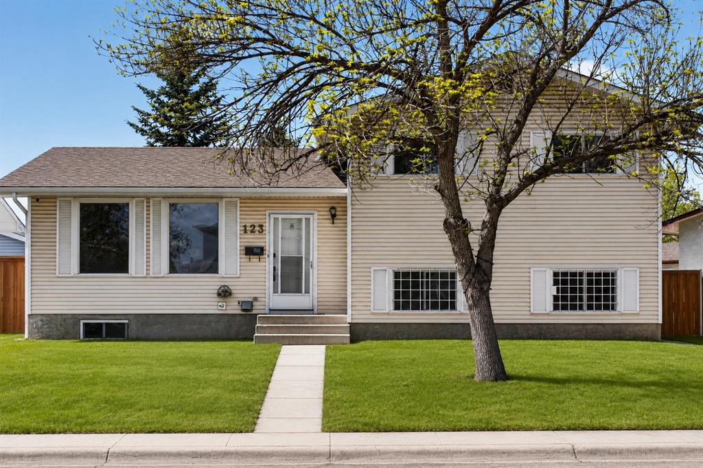 123 Rundleridge Way, Calgary, MLS® # A2313998