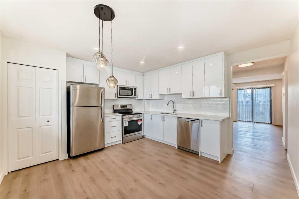 Real Estate Listing MLS A2315136