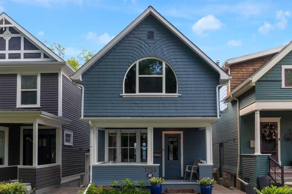 Real Estate Listing MLS A2315212