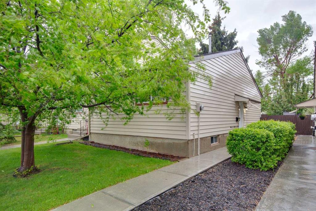 Real Estate Listing MLS A2317296