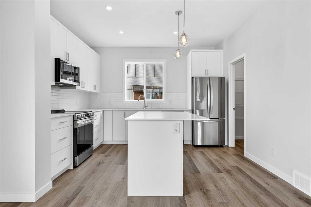 Real Estate Listing MLS A2323127