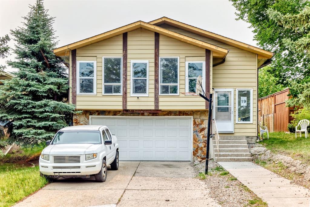 19 Berwick Crescent, Calgary, MLS® # A2325991