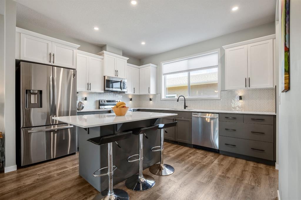 30 Wolf Crescent, Okotoks, MLS® # A2327045