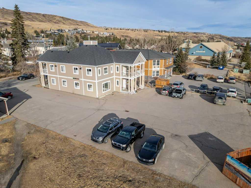 307 1 Street, Cochrane, MLS® # A2335058