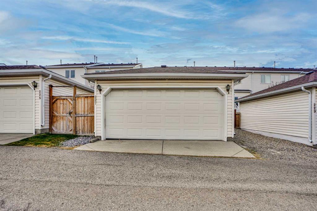 Real Estate Listing MLS A2337411