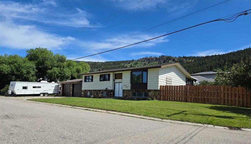 3002 225 Street, Bellevue, MLS® # A2339637