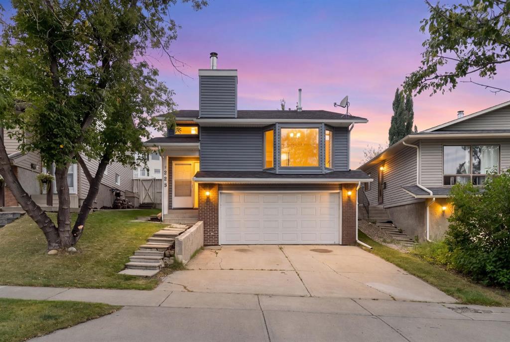 229 Macewan Glen Drive, Calgary, MLS® # A2342168