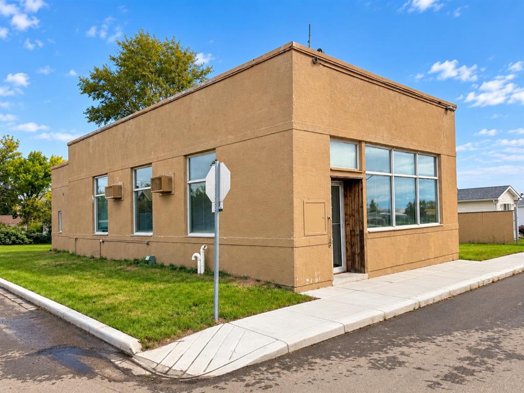 721 Broadway Road, Standard, MLS® # A2345744