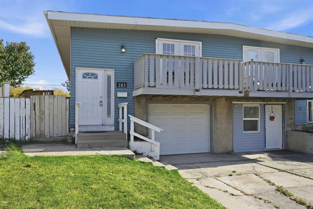 203 Penbrooke Close, Calgary, MLS® # A2351131