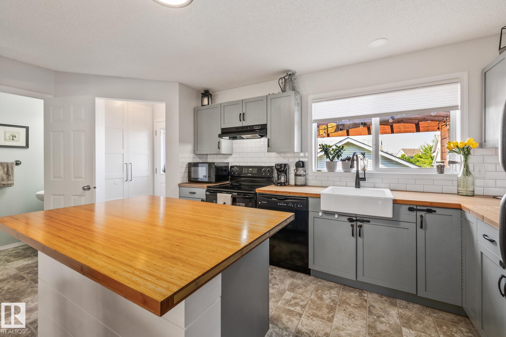 9102 Shaw Way, Edmonton, MLS® # E4451080