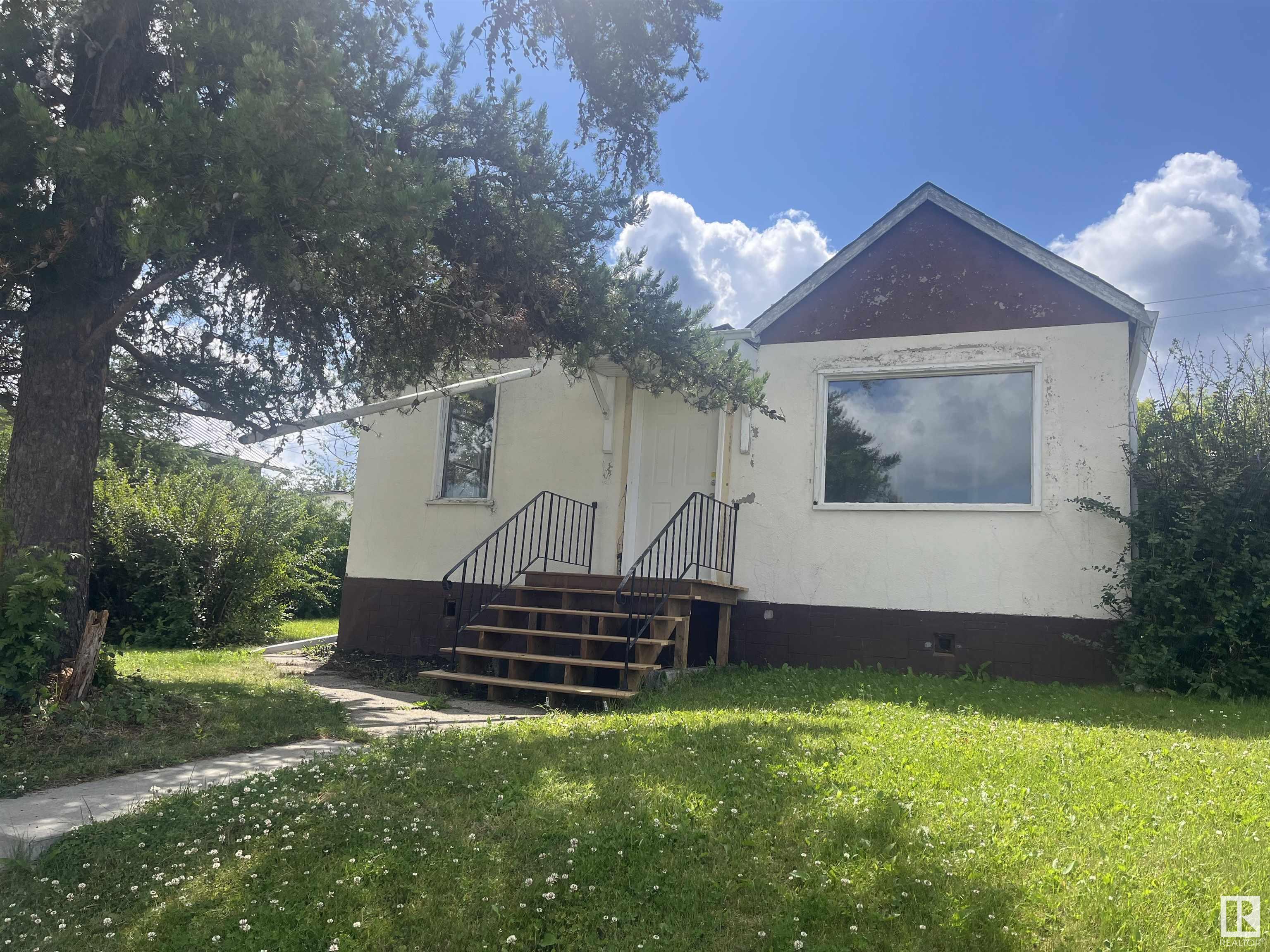 Real Estate Listing MLS E4451342