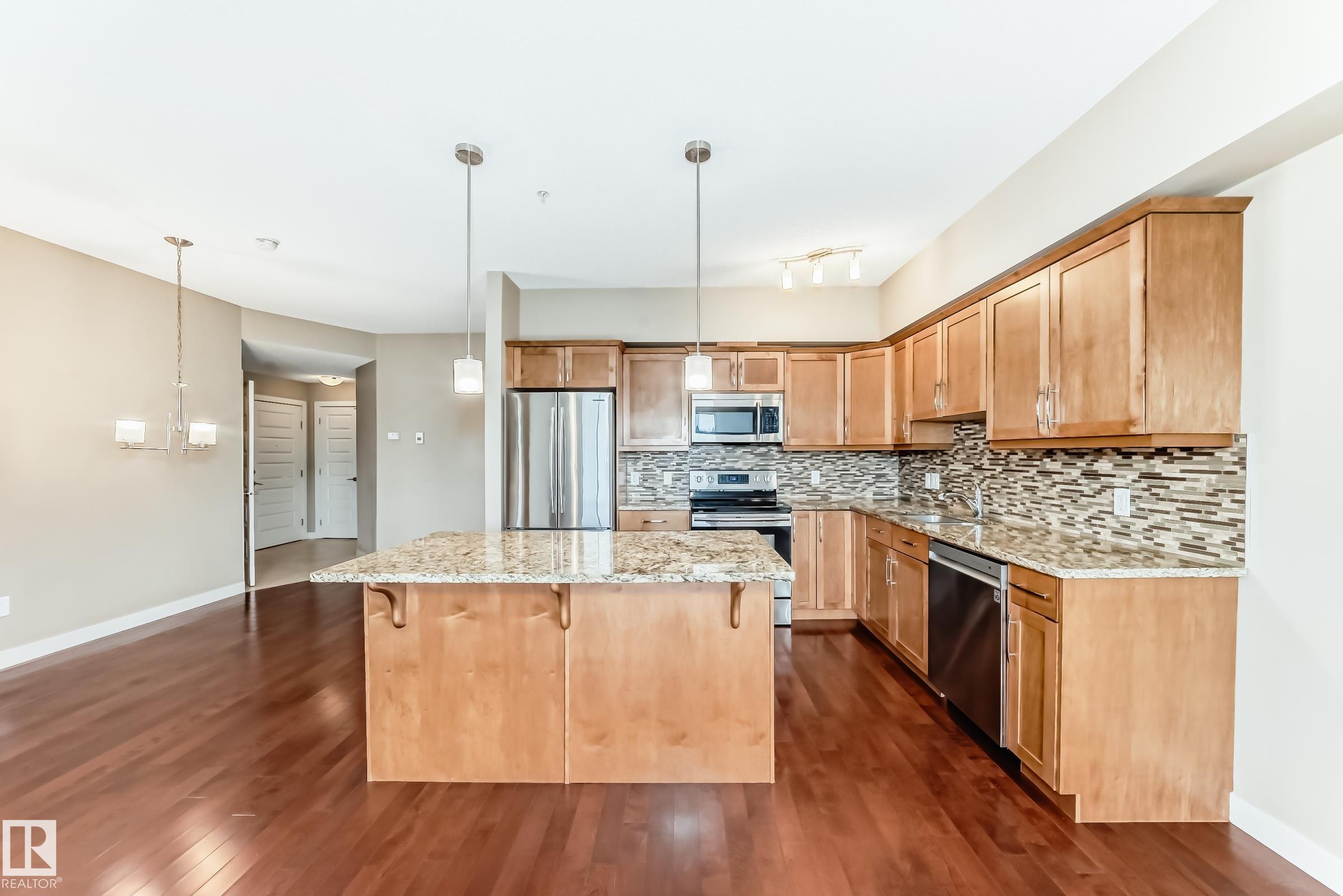 Real Estate Listing MLS E4460204