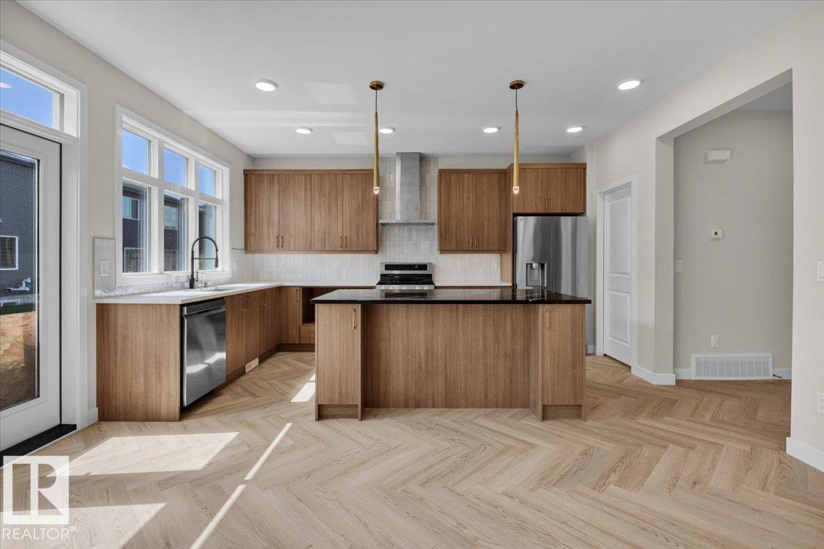 Real Estate Listing MLS E4467016