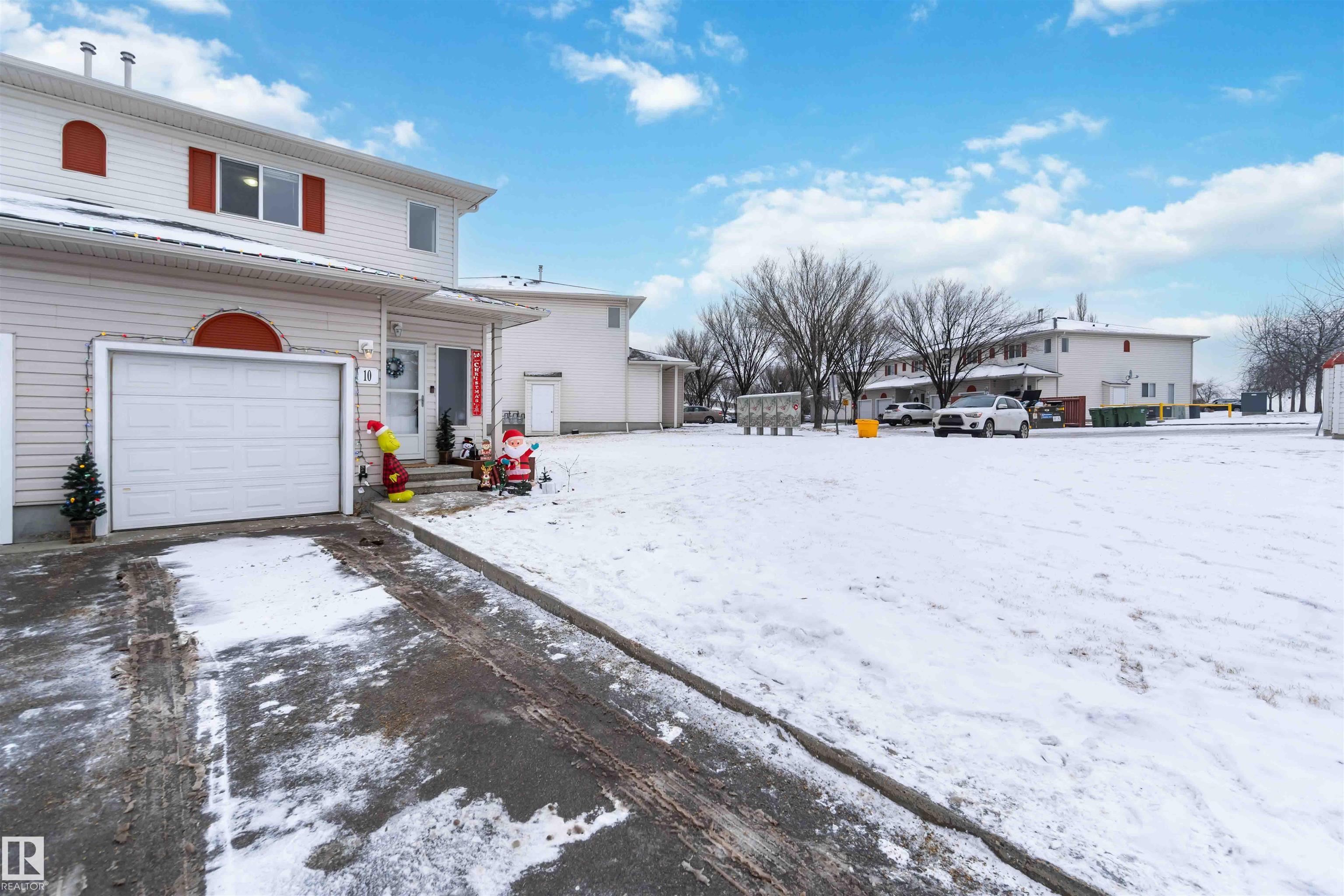 10 451 Hyndman Crescent, Edmonton, MLS® # E4467439