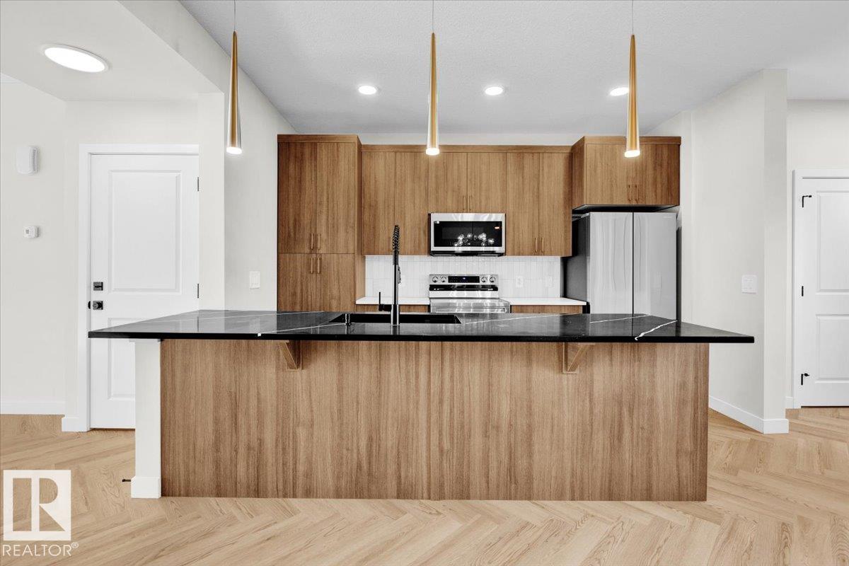 Real Estate Listing MLS E4468367