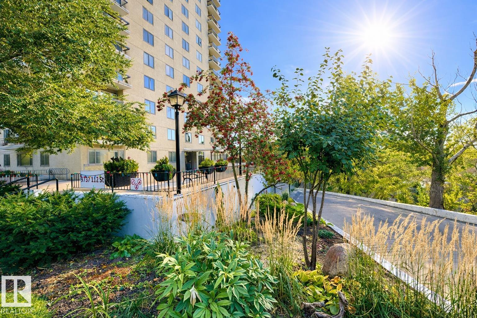 Real Estate Listing MLS E4471032