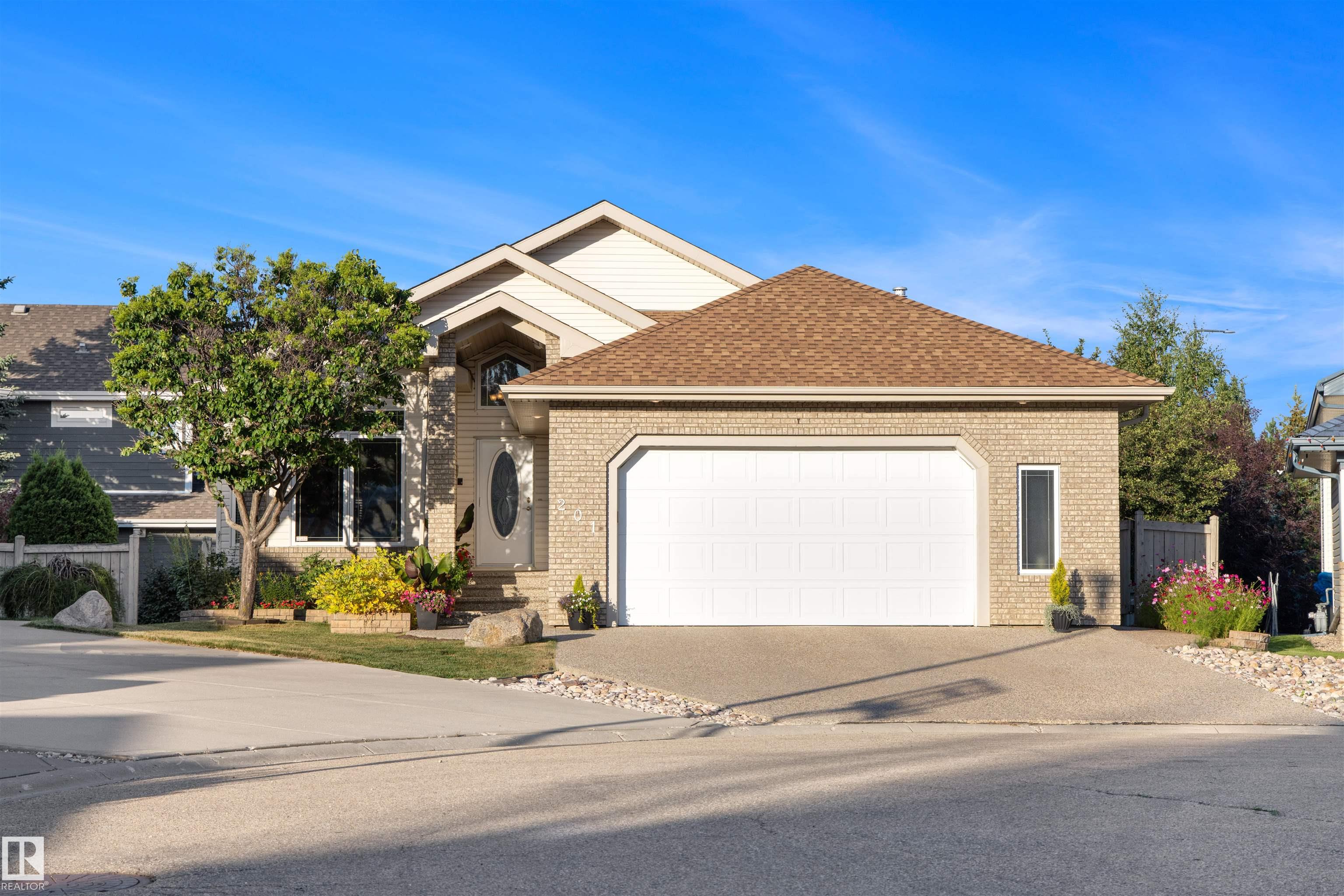 Real Estate Listing MLS E4471198