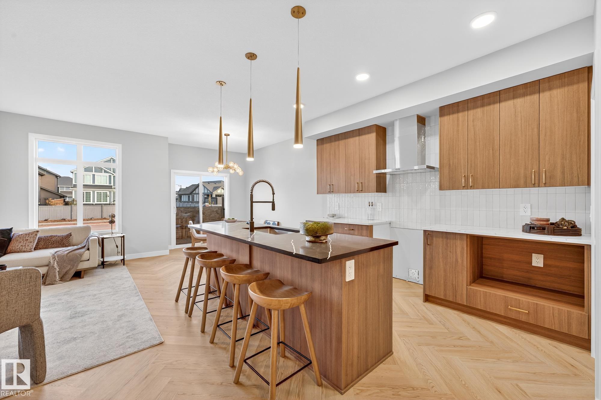 Real Estate Listing MLS E4471266