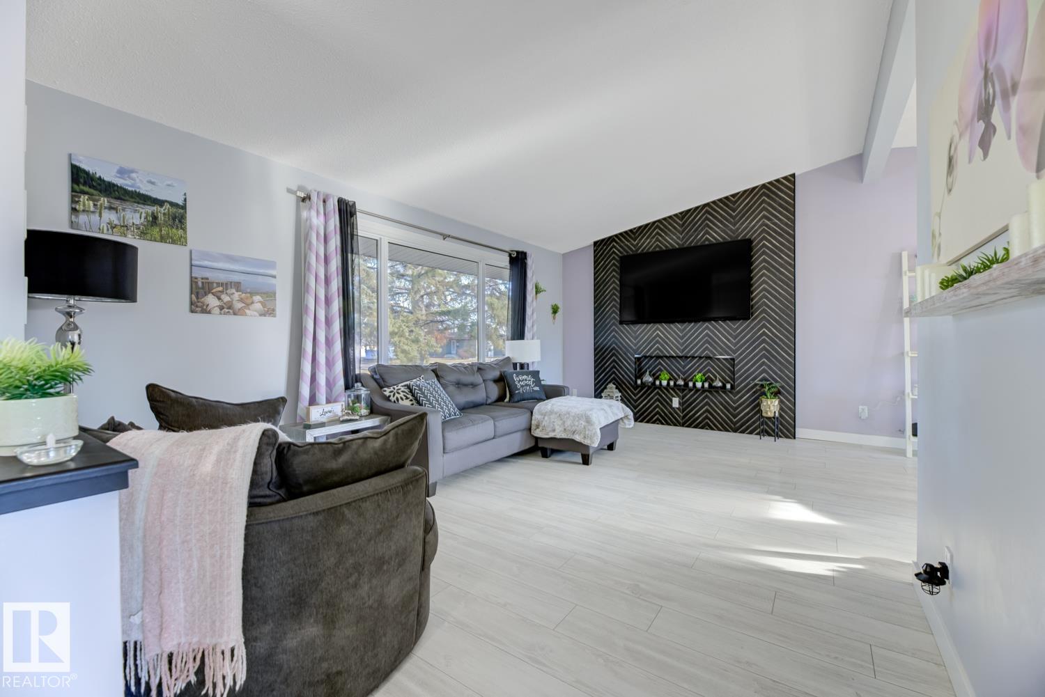 Real Estate Listing MLS E4471307