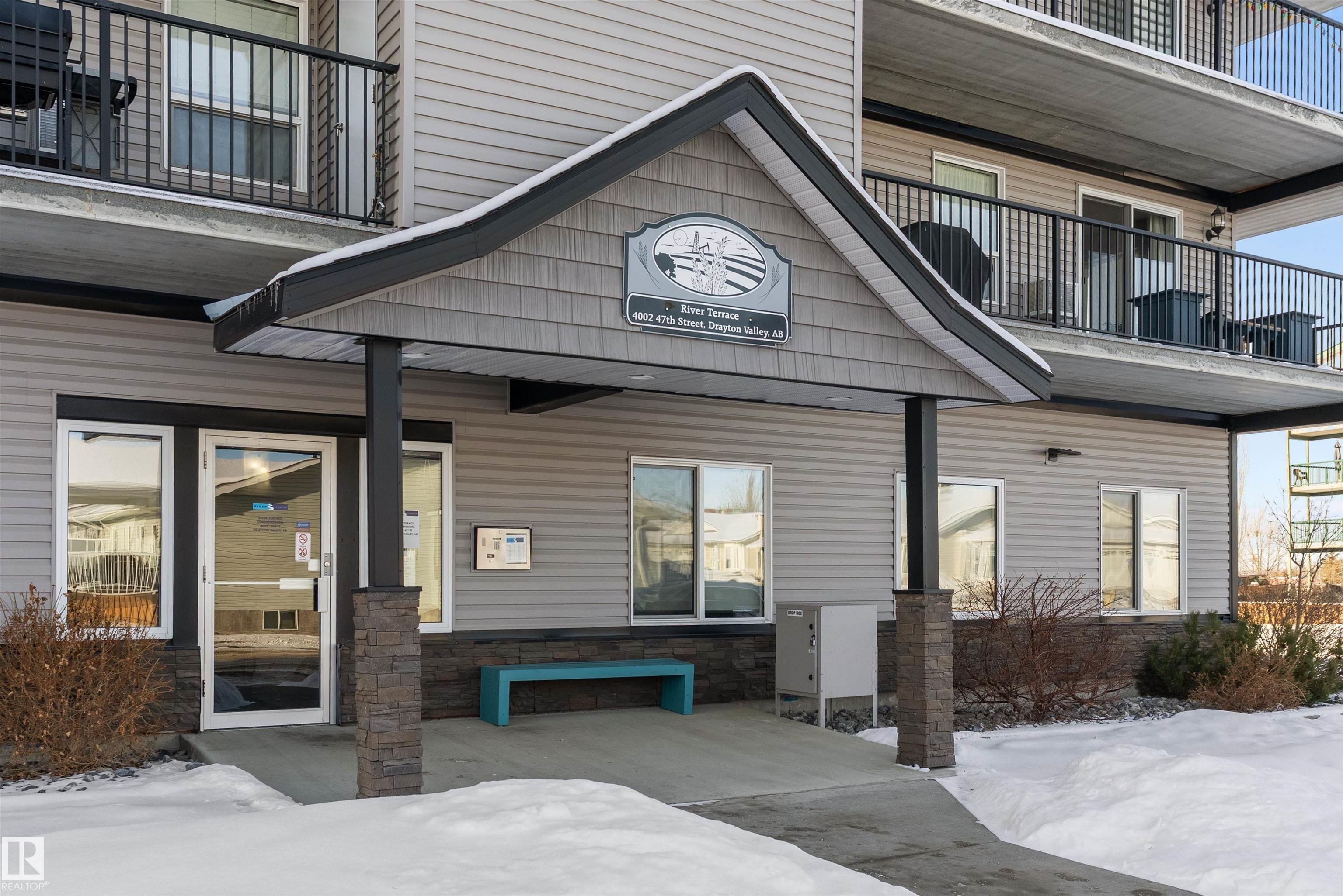 Real Estate Listing MLS E4471543