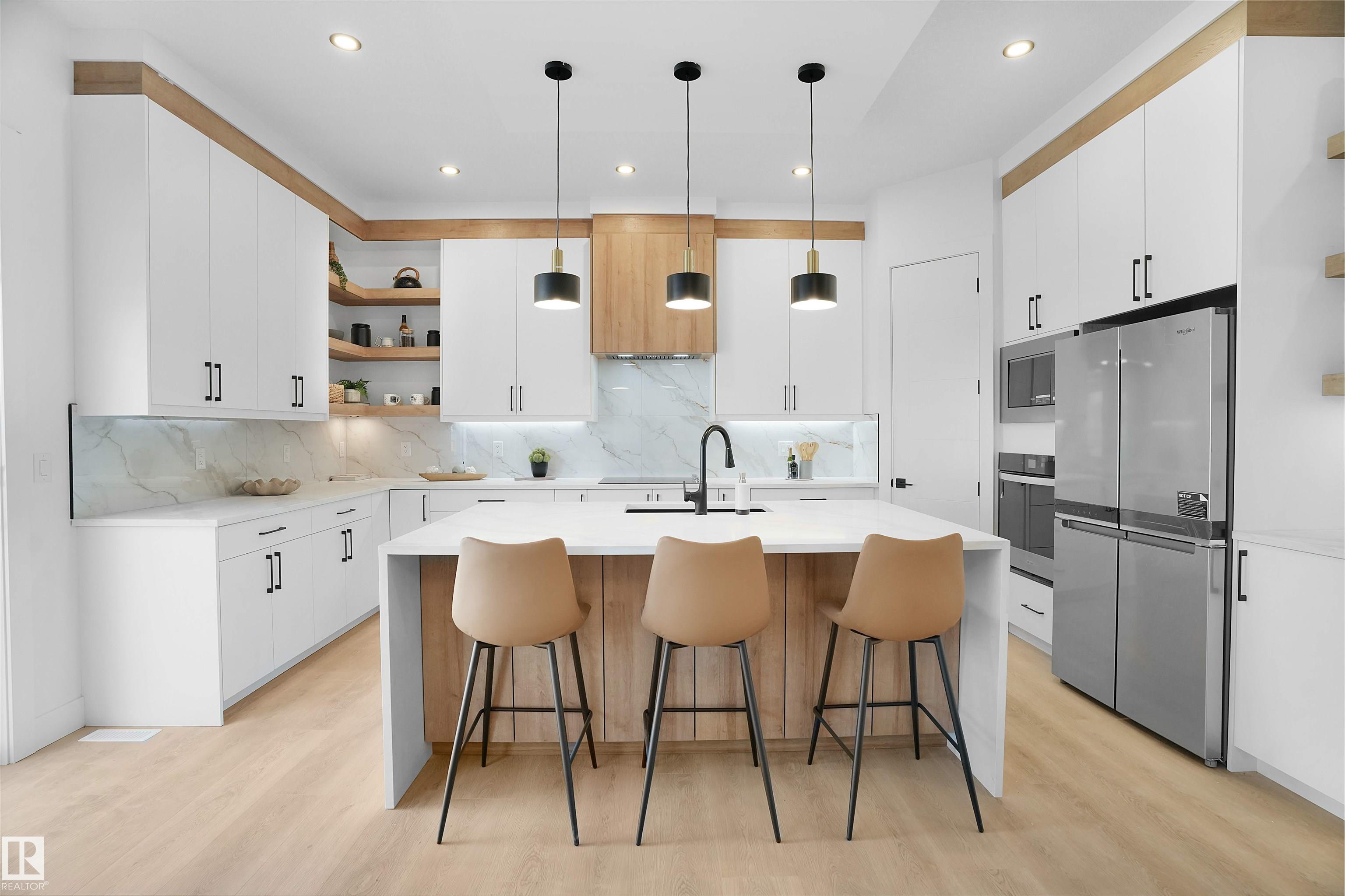 Real Estate Listing MLS E4471873