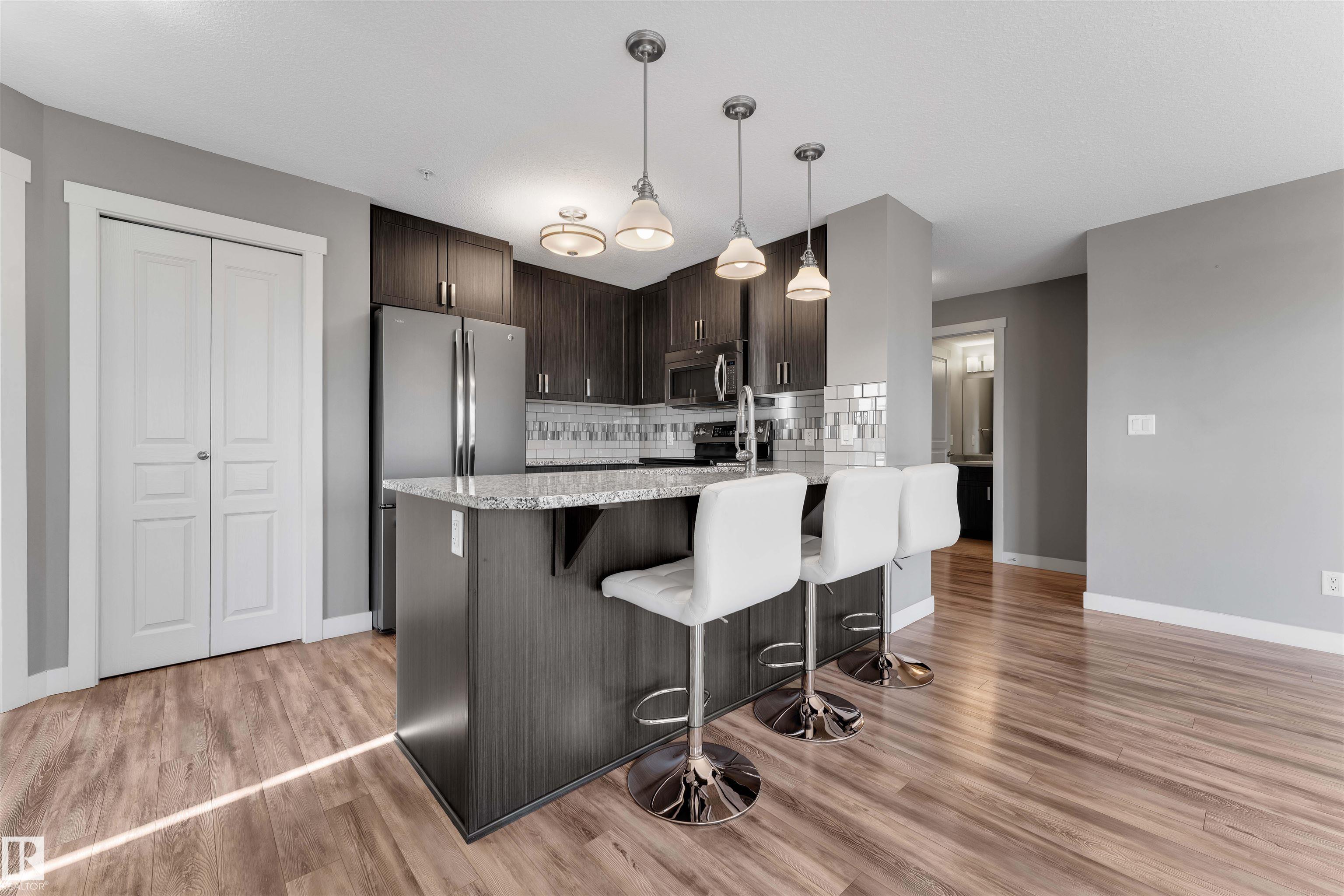 Real Estate Listing MLS E4471891