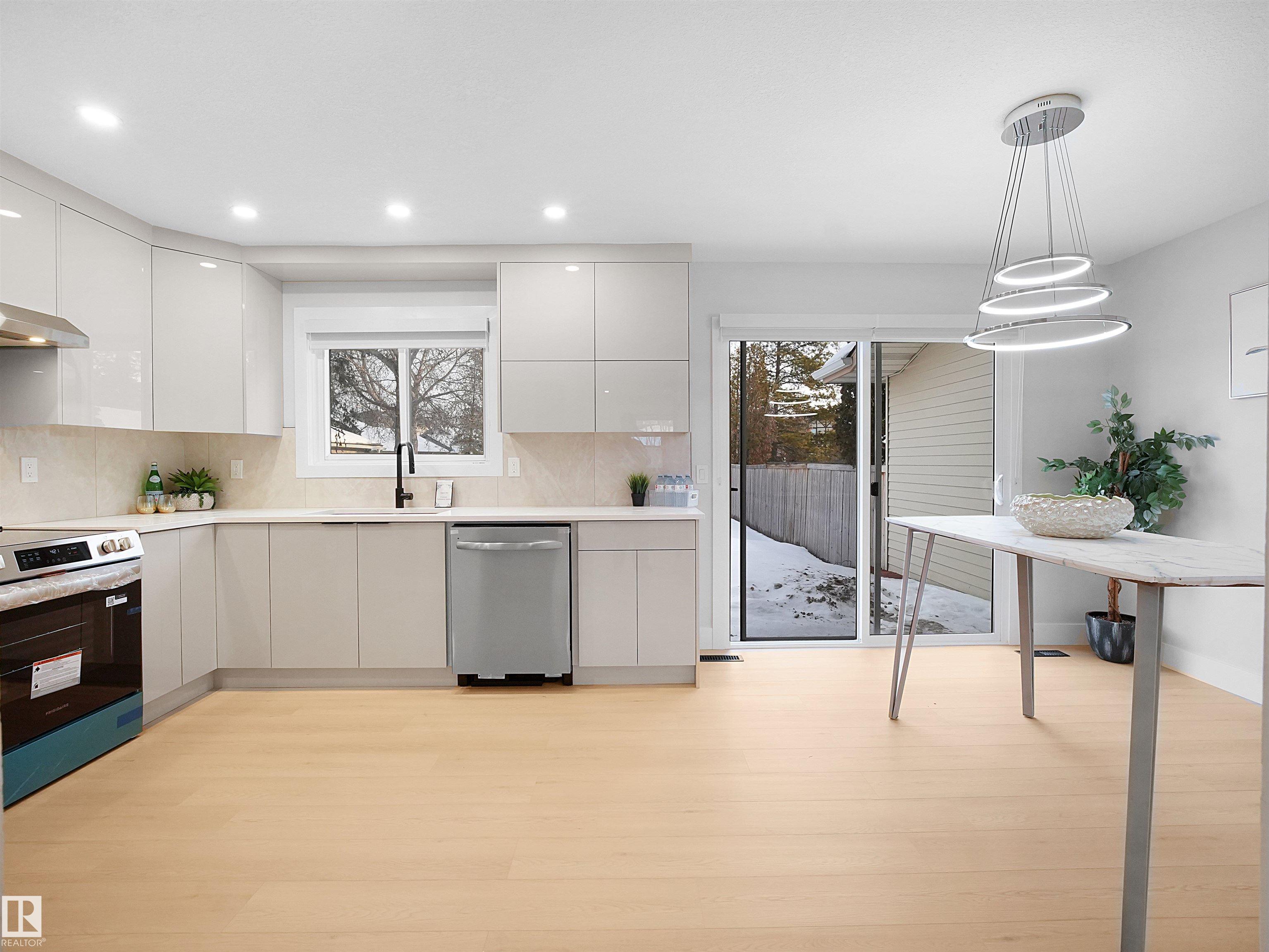 Real Estate Listing MLS E4474621