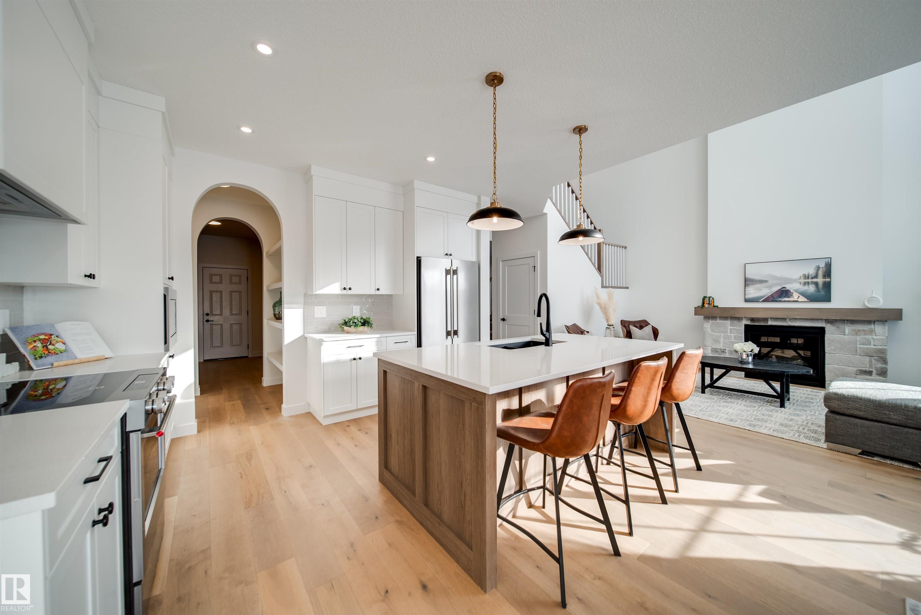 Real Estate Listing MLS E4476671