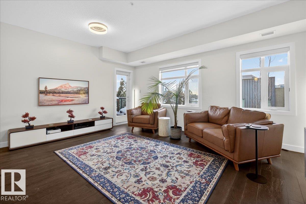 Real Estate Listing MLS E4476894