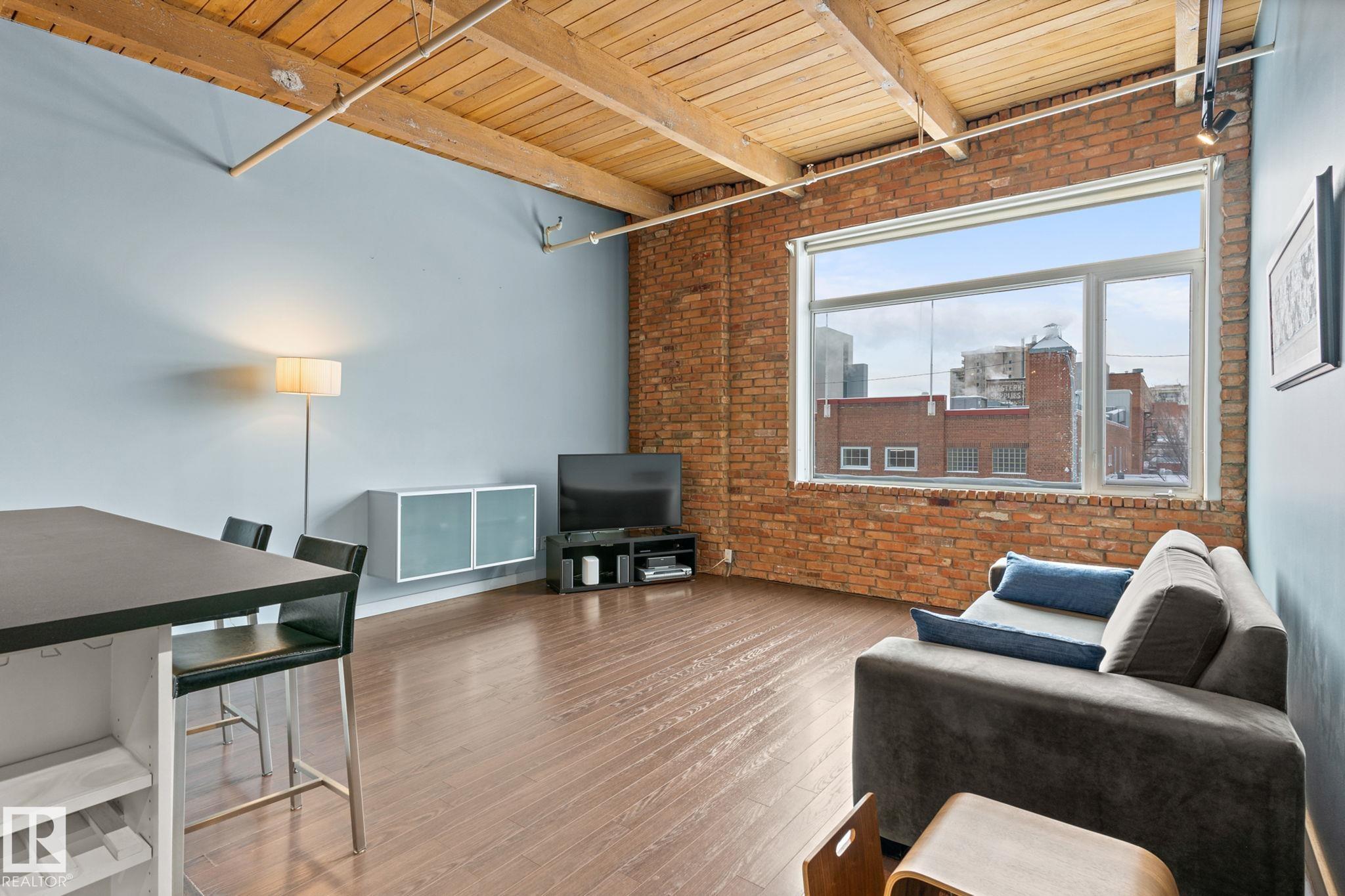 Real Estate Listing MLS E4480654