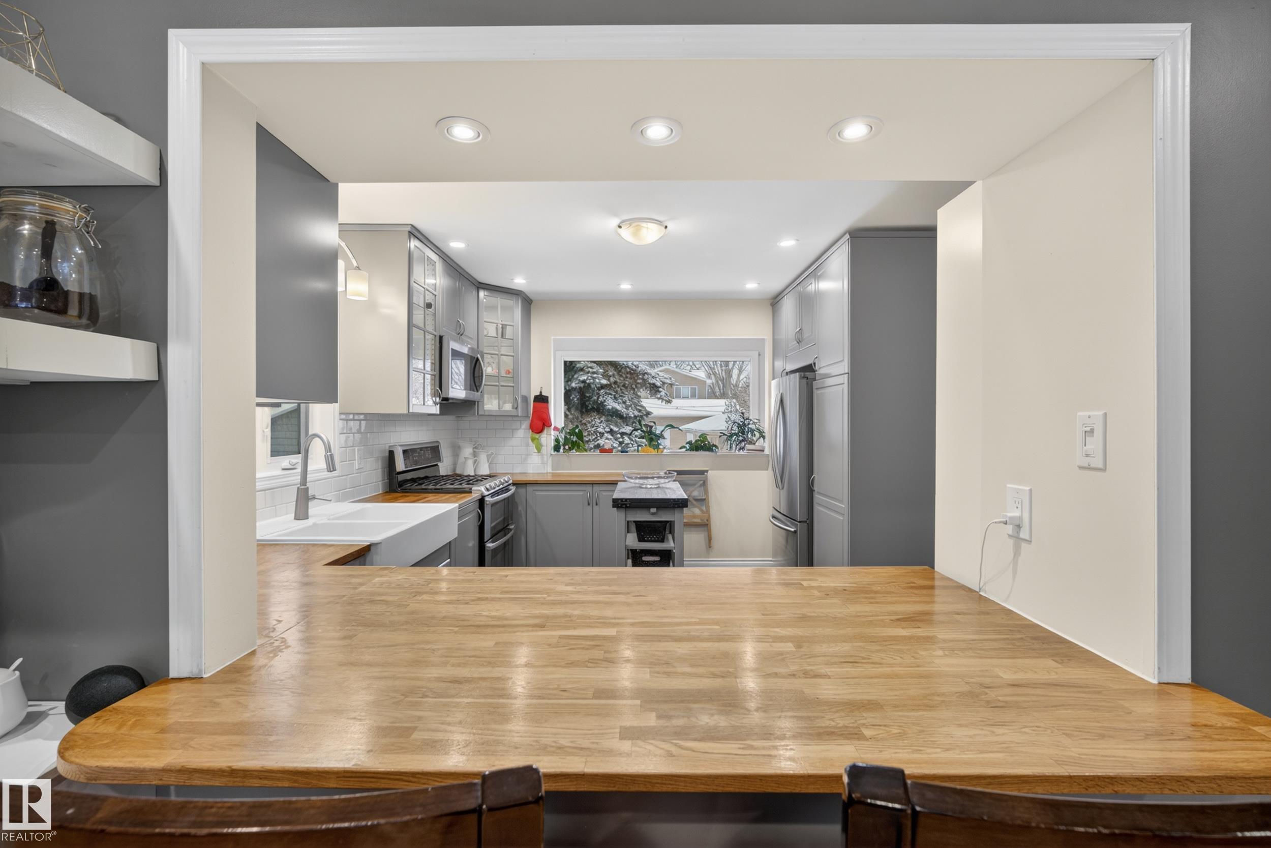 Real Estate Listing MLS E4481244